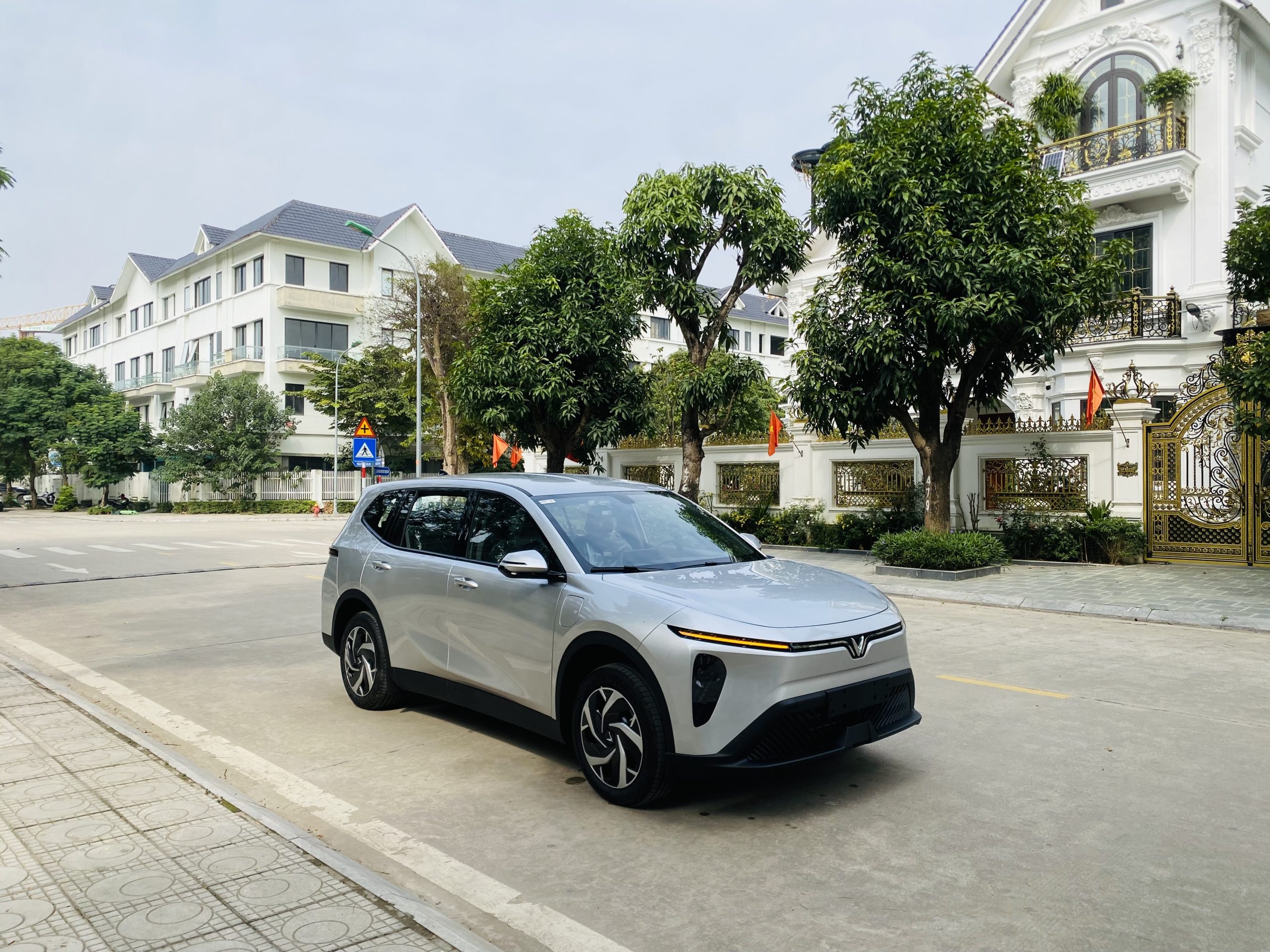 VinFast Limo Green nội thất hàng ghế trước